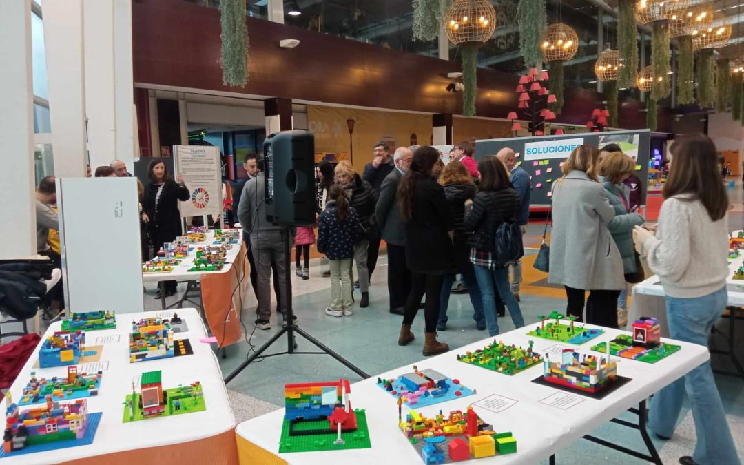 ‘Construye Valores’ inaugura su exposición de maquetas escolares en el centro comercial Alzamora de Alcoi