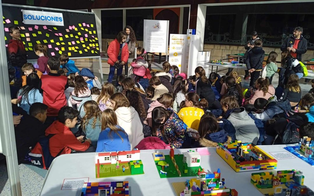 El CEIP El Romeral de Alcoi visita la exposición de ‘Construye Valores’