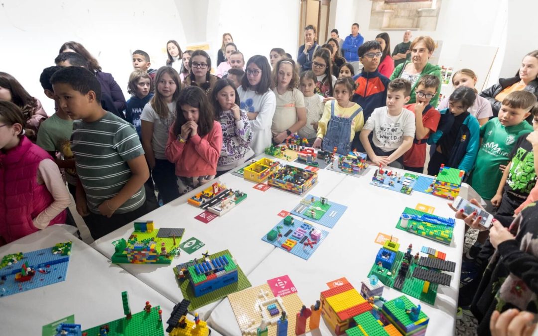 La exposición de maquetas de Lego de ‘Construye Valores’ ya puede visitarse en Sant Mateu