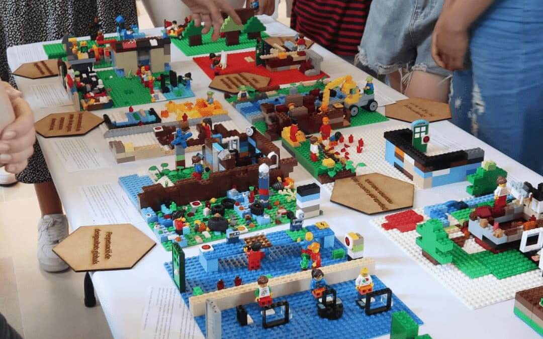Construye Valores: Una exposición que reflexiona e imagina futuros más justos desde las aulas del IES Josep Sureda i Blanes