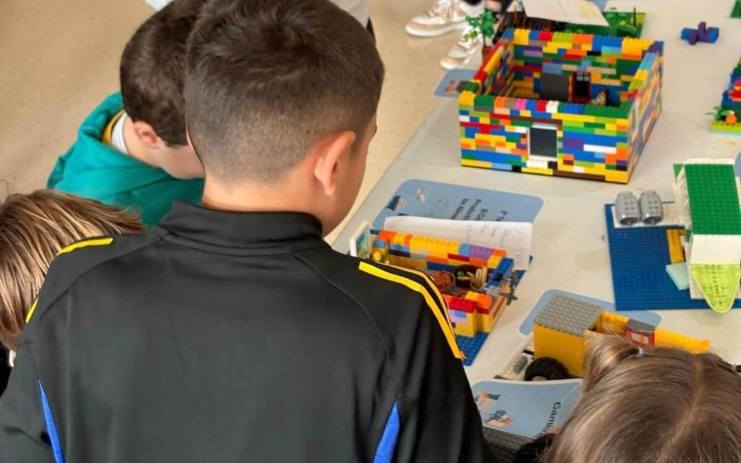 Construye Valores celebra en Benilloba la exposición de maquetas de LEGO del alumnado del CEIP Virgen de los Dolores