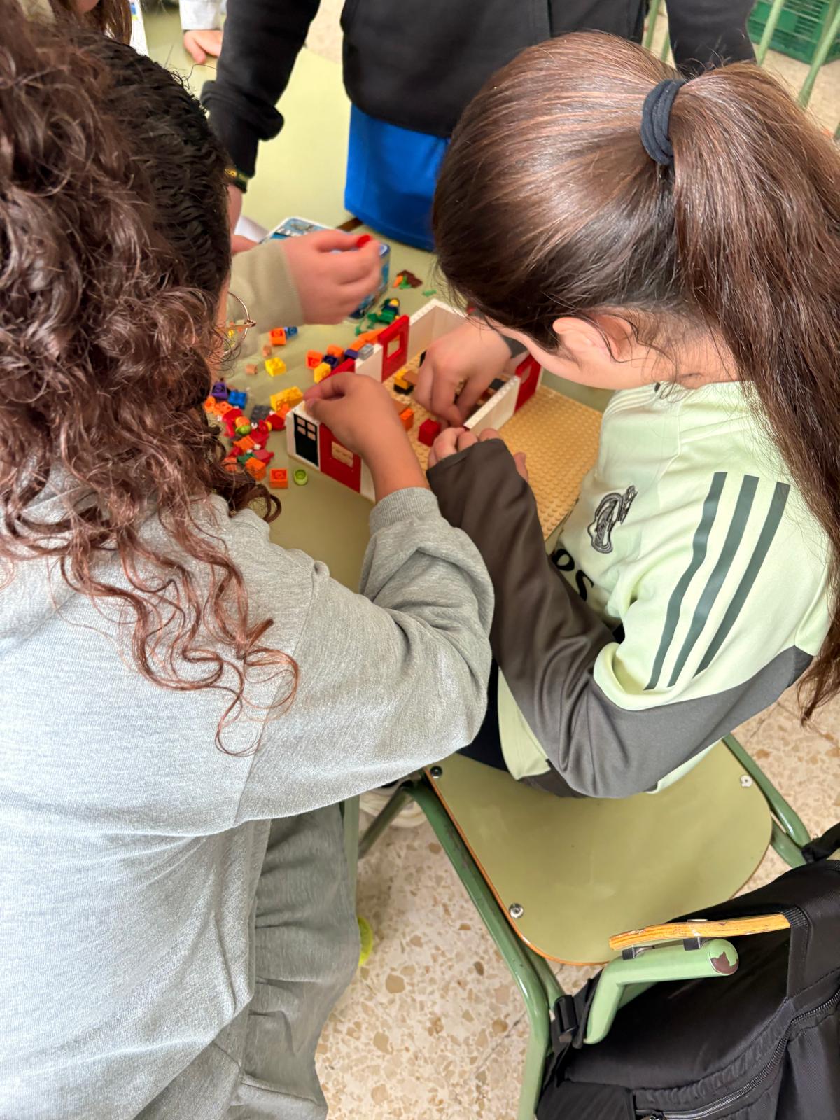 El CEIP Reyes Católicos participa en Construye Valors amb un taller i una exposició sobre alimentació i consum responsable